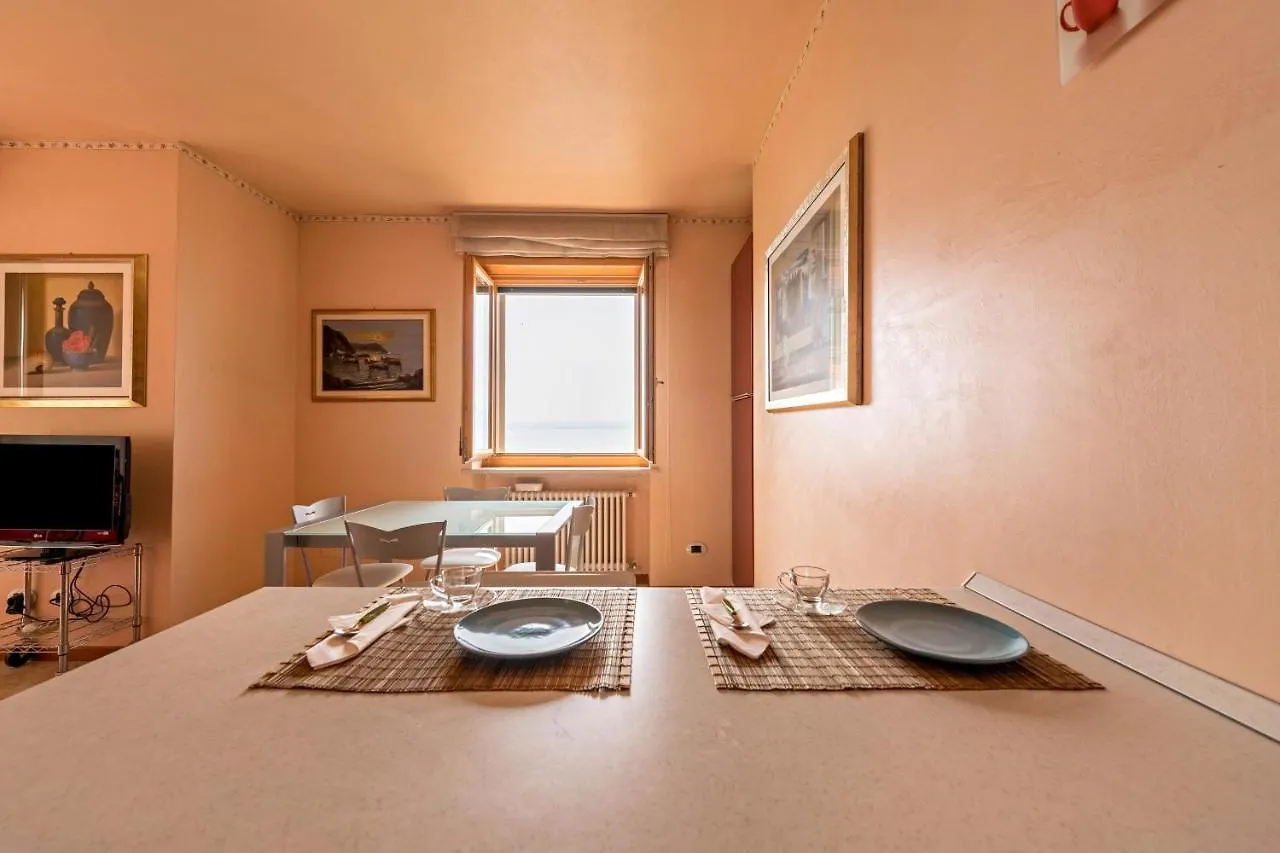 Apartman Luminoso Appartamento Vista Lago Torri del Benaco