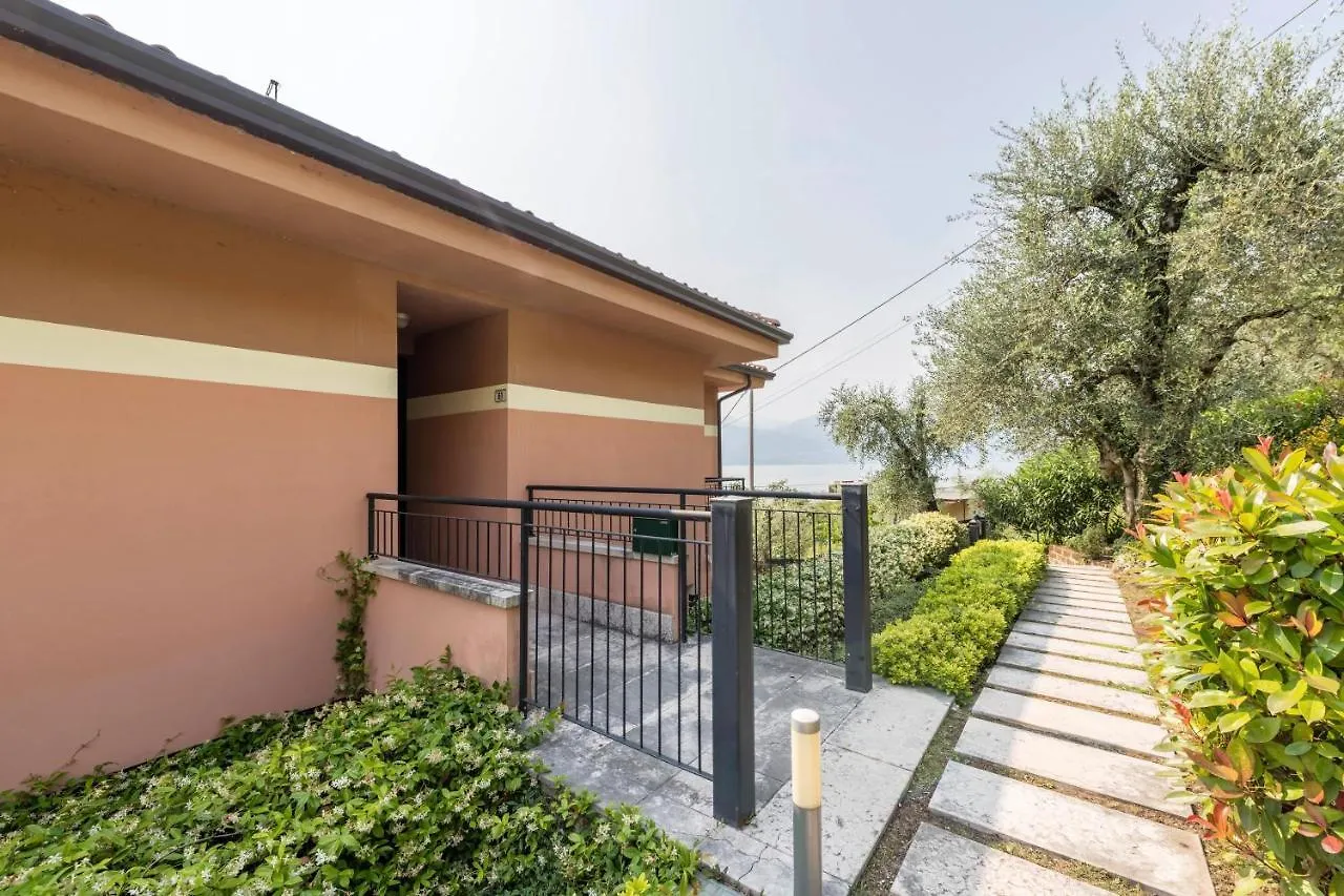 Luminoso Appartamento Vista Lago Torri del Benaco Apartman