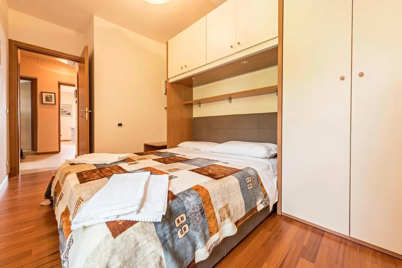 Apartman Luminoso Appartamento Vista Lago Torri del Benaco