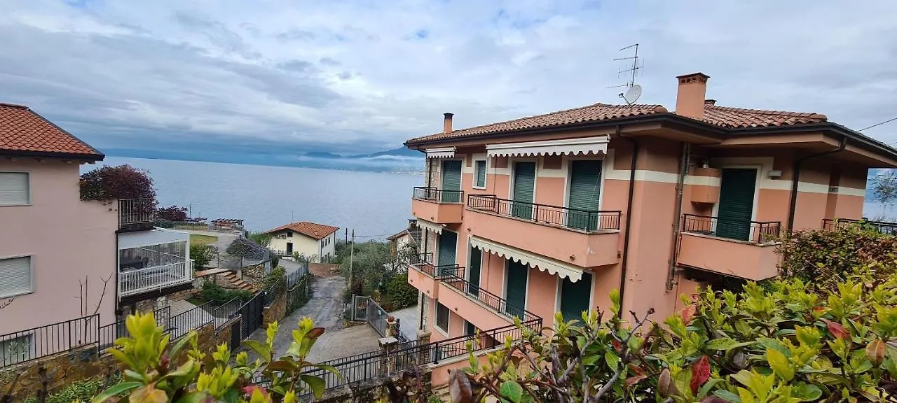 Apartment Luminoso Appartamento Vista Lago Torri Del Benaco